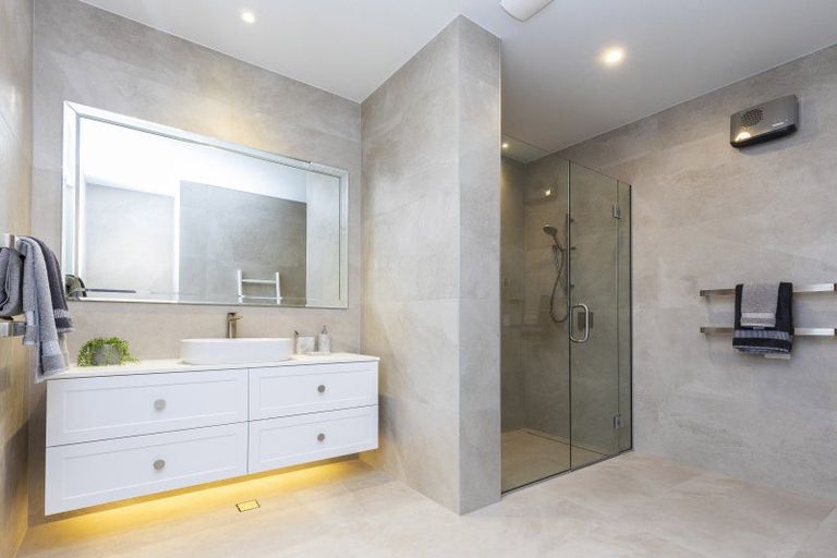 Photo of property in 2 Ayr Street, Riccarton, Christchurch, 8011