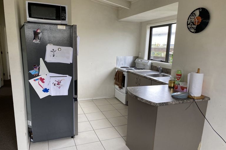 Photo of property in 17 Huruhuru Road, Massey, Auckland, 0614