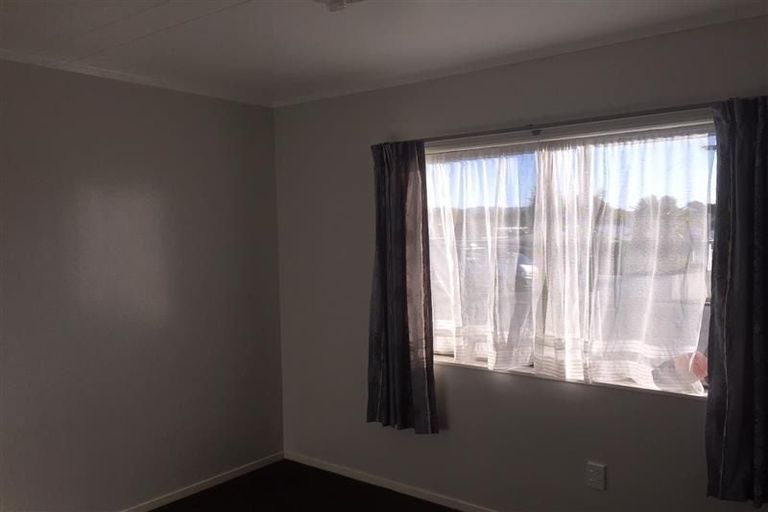 Photo of property in 2/195 Rathgar Road, Henderson, Auckland, 0610
