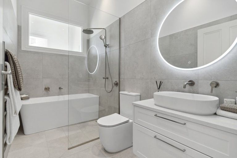 Photo of property in 4 Clarence Road, Northcote Point, Auckland, 0627