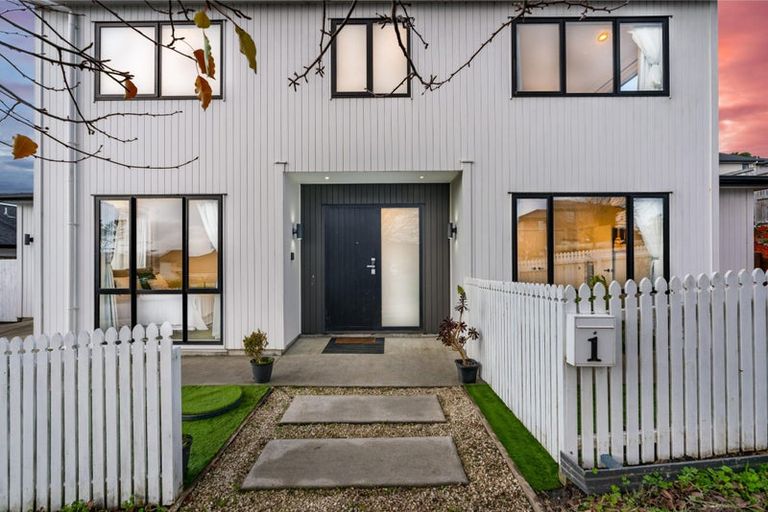 Photo of property in 1 Barrique Road, Kumeu, 0810