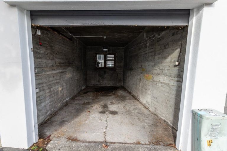 Photo of property in Fountain Court, 16/48u Oriental Parade, Oriental Bay, Wellington, 6011