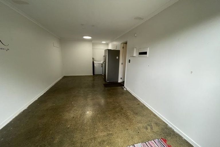 Photo of property in 29 Verdale Circle, Glen Eden, Auckland, 0602