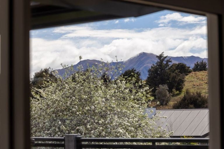 Photo of property in 63 Minaret Ridge, Wanaka, 9305