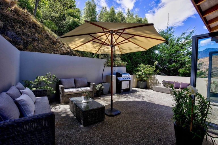 Photo of property in 32 Highview Terrace, Queenstown, 9300