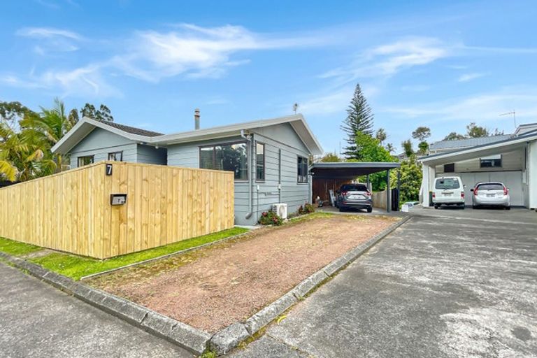 Photo of property in 7 Angeline Place, Massey, Auckland, 0614
