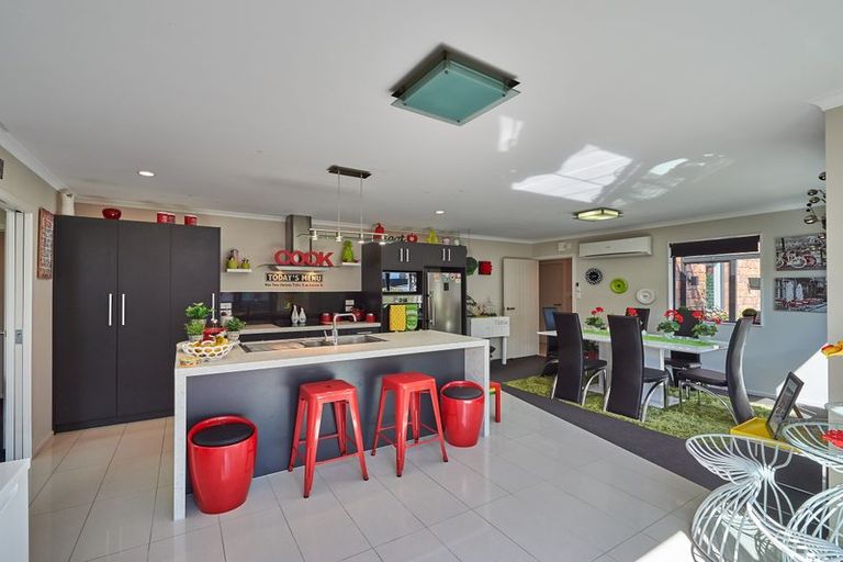 Photo of property in 18 Galea Grove, Kelvin Grove, Palmerston North, 4414