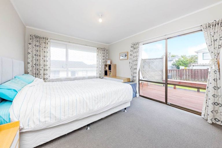 Photo of property in 1/21 Simon Ellice Drive, Bayview, Auckland, 0629