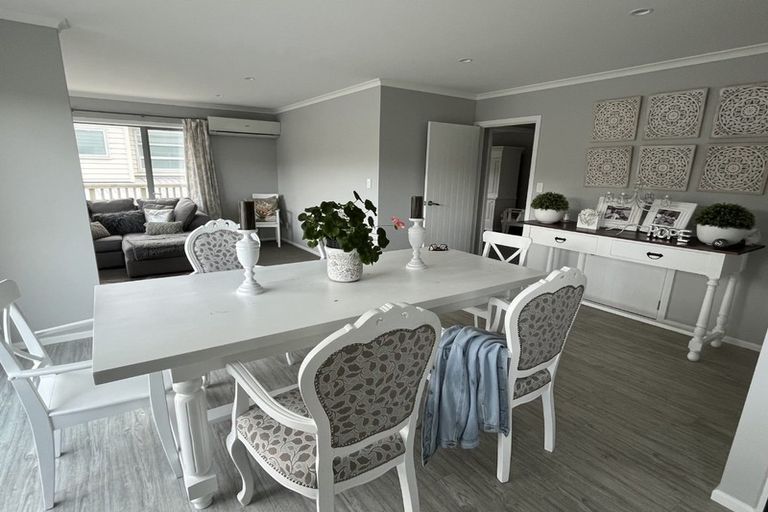 Photo of property in 8 Prestwich Rise, Churton Park, Wellington, 6037