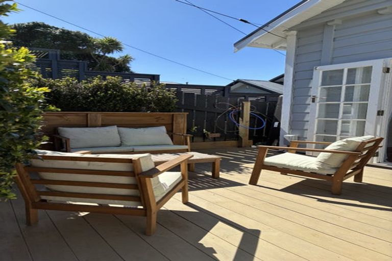 Photo of property in 71 Queens Drive, Lyall Bay, Wellington, 6022