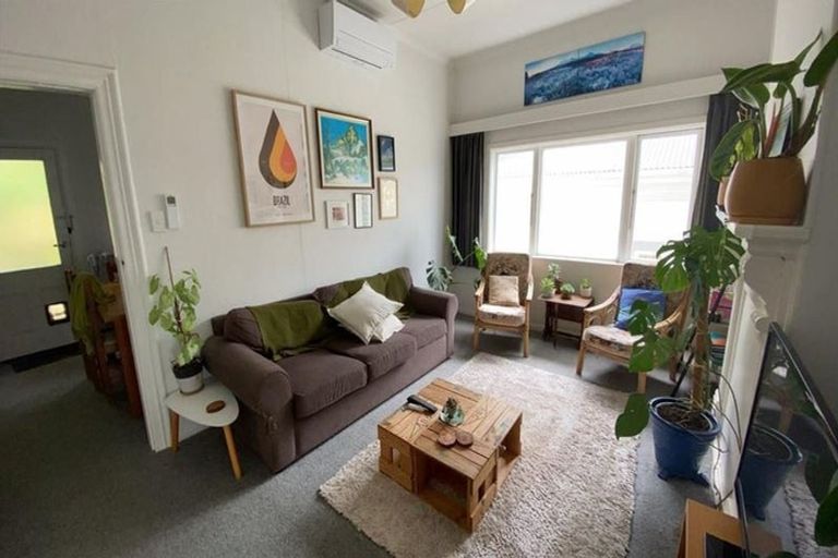 Photo of property in 38 Sugarloaf Road, Brooklyn, Wellington, 6021