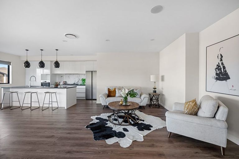 Photo of property in 14 Rathmullen Place, Pinehill, Auckland, 0632