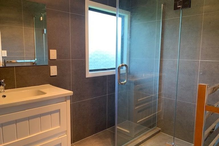 Photo of property in 11 Santiago Crescent, Unsworth Heights, Auckland, 0632