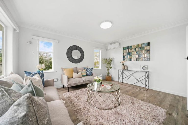 Photo of property in 1/63 Arran Road, Browns Bay, Auckland, 0630