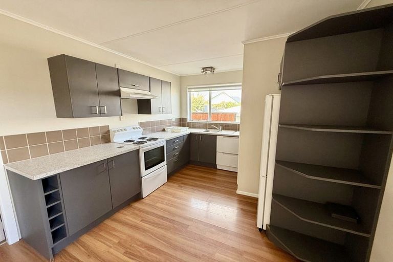 Photo of property in 17a Castle Crescent, Stokes Valley, Lower Hutt, 5019