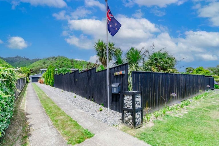Photo of property in 11 Kotare Street, Waikanae, 5036