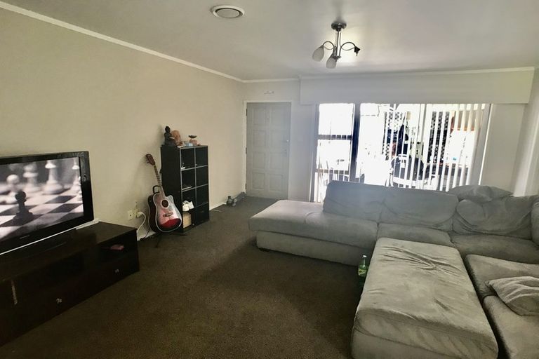 Photo of property in 2/12 Grove Road, Papakura, 2110