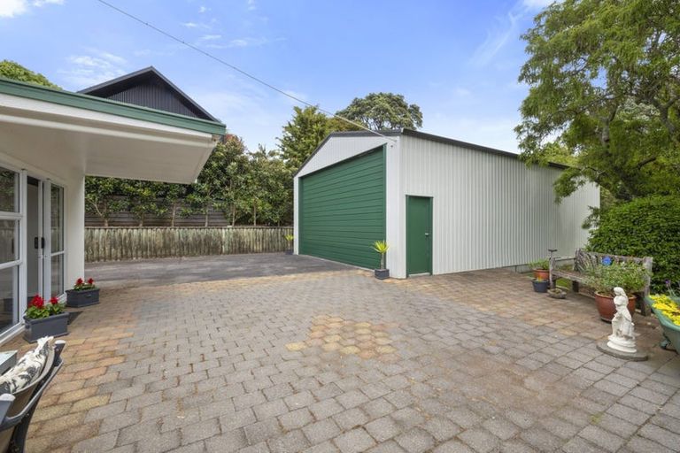Photo of property in 14 Peace Avenue, Moturoa, New Plymouth, 4310