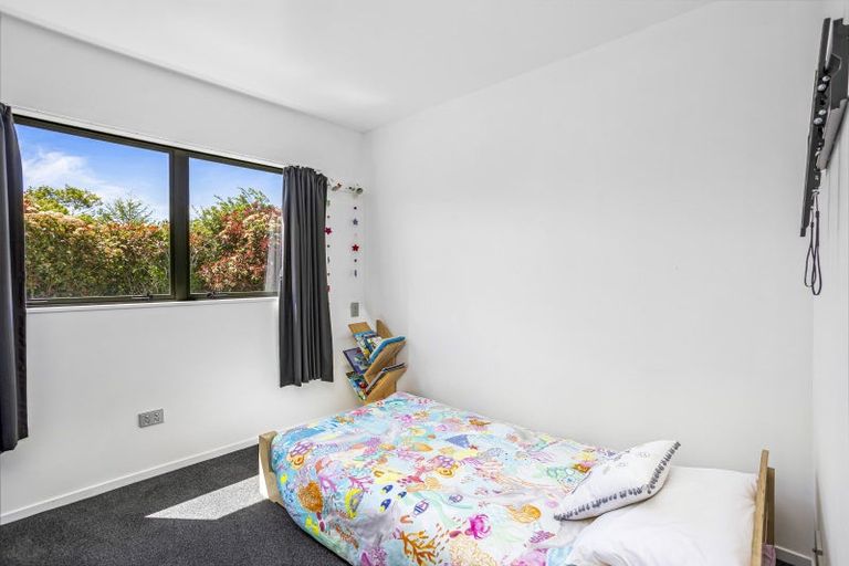 Photo of property in 73 Motu Road, Kumeu, 0891
