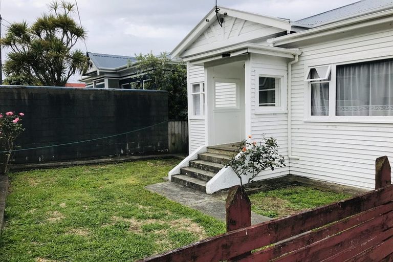 Photo of property in 16 Toru Street, Lyall Bay, Wellington, 6022