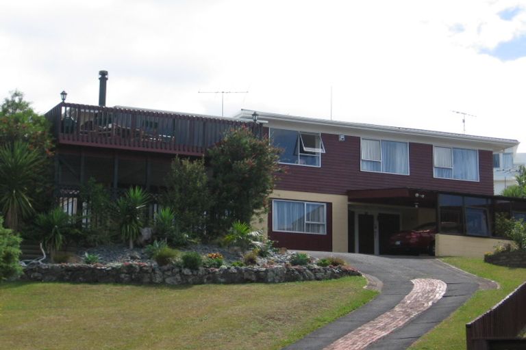 Photo of property in 27 Wyoming Avenue, Murrays Bay, Auckland, 0630