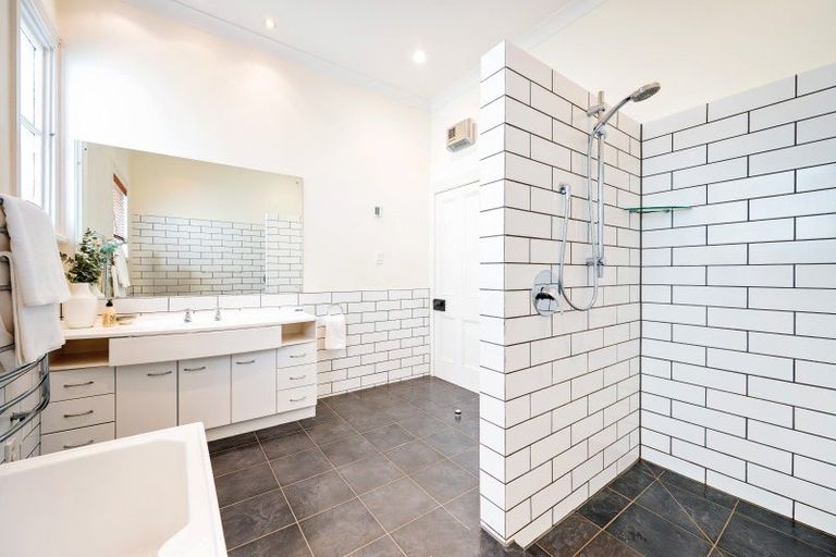 Photo of property in 119 Chaucer Road, Hospital Hill, Napier, 4110