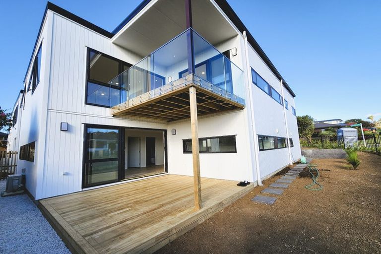 Photo of property in 2a Embling Place, Eastern Beach, Auckland, 2012