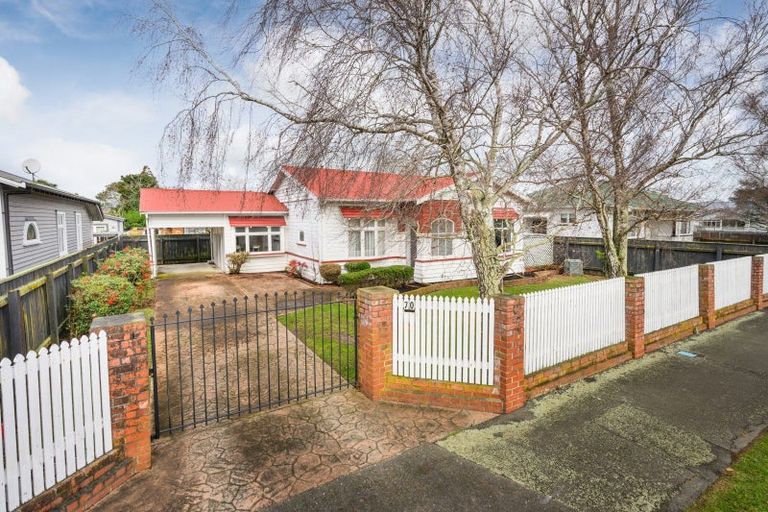 Photo of property in 70 Chelwood Street, Takaro, Palmerston North, 4412