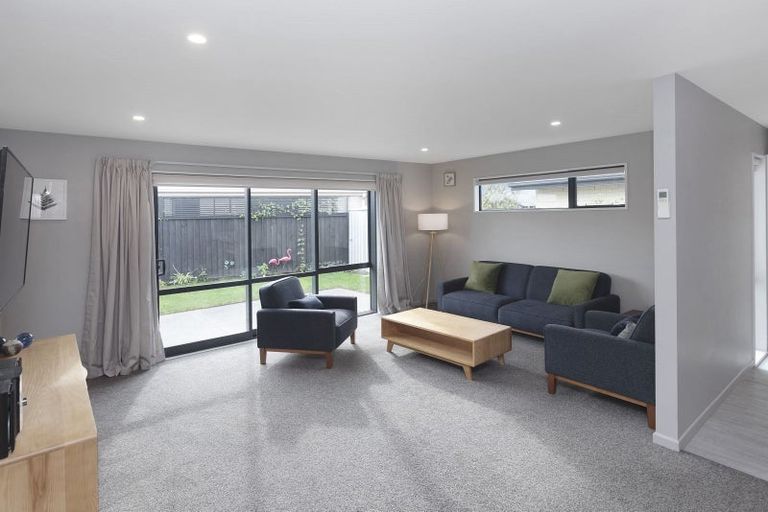 Photo of property in 2 Strone Close, Broomfield, Christchurch, 8042