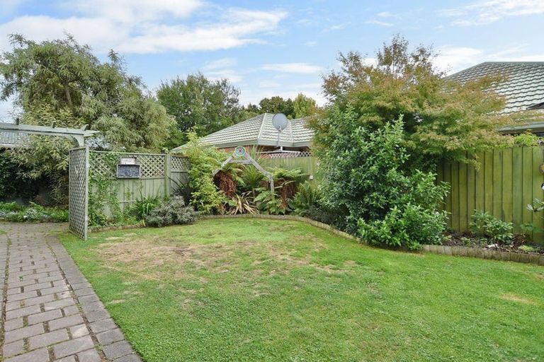 Photo of property in 2/1 Leeman Place, Redwood, Christchurch, 8051