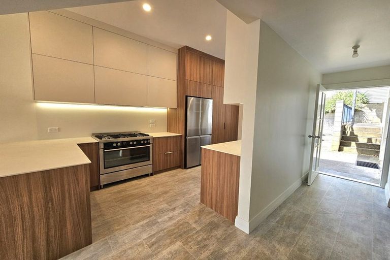 Photo of property in 512 Devon Street East, Strandon, New Plymouth, 4312