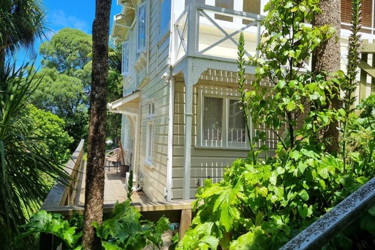 Photo of property in 25 Harbour View Road, Northland, Wellington, 6012