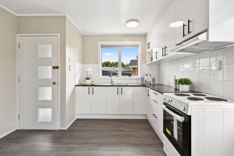 Photo of property in 34 Convair Crescent, Mangere, Auckland, 2022