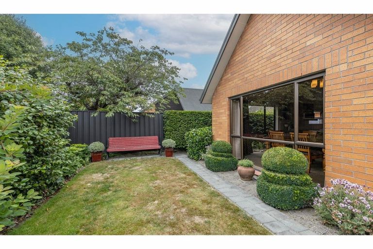 Photo of property in 35 Glenburn Place, Avonhead, Christchurch, 8042