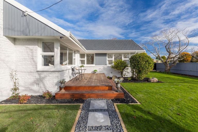 Photo of property in 31 Greendale Avenue, Avonhead, Christchurch, 8042