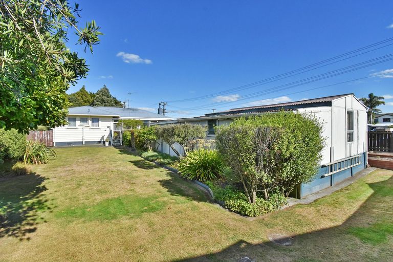 Photo of property in 2 Berwyn Avenue, Takanini, 2112