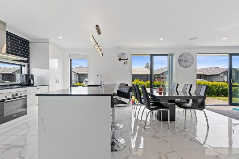 Photo of property in 90 Hills View Drive, Papamoa, 3118