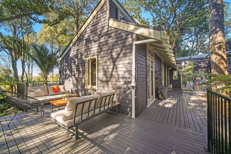 Photo of property in 2/26 Arcadia Crescent, Bayview, Auckland, 0629