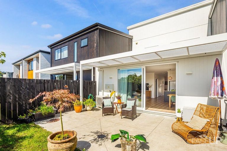 Photo of property in 32 Marine Parade, Hobsonville, Auckland, 0616