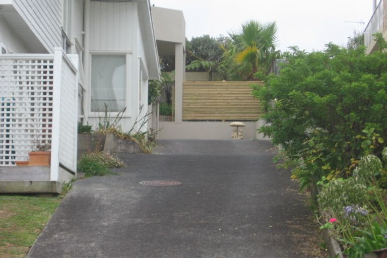 Photo of property in 2/19 Martin Crescent, Northcote, Auckland, 0627