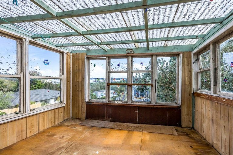 Photo of property in 10 Seymour Road, Sunnyvale, Auckland, 0612