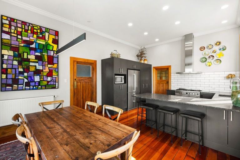 Photo of property in 16 Brewster Street, Bluff Hill, Napier, 4110