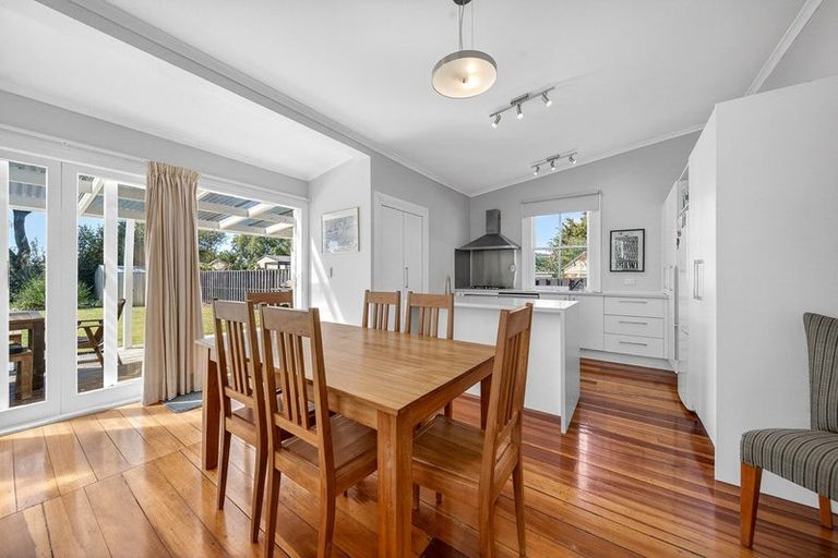 Photo of property in 51 Weld Street, Martinborough, 5711