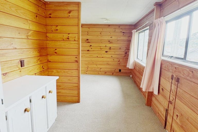 Photo of property in 33 Hindmarsh Street, Johnsonville, Wellington, 6037