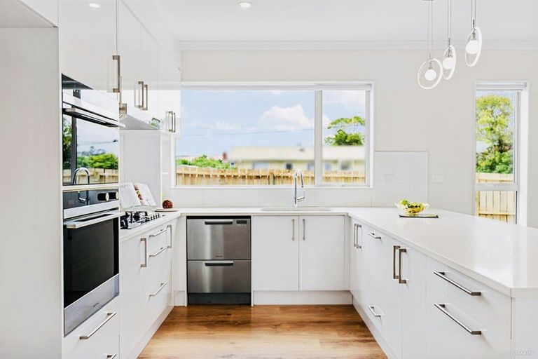 Photo of property in 8 Harrington Road, Henderson, Auckland, 0610