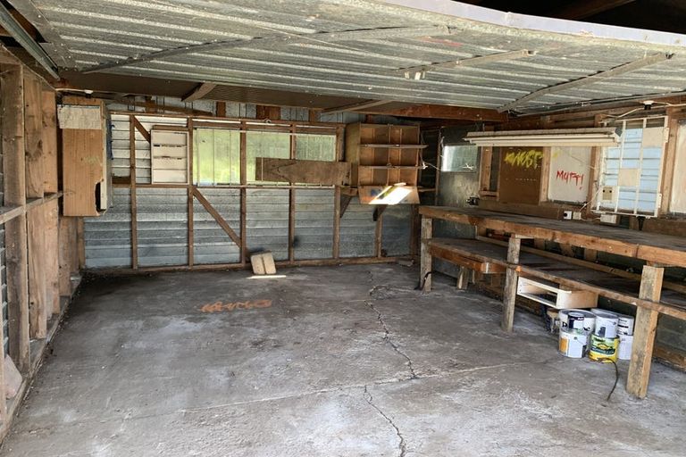 Photo of property in 46 Castleford Street, Green Bay, Auckland, 0604