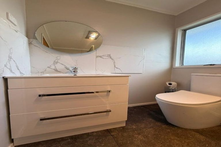 Photo of property in 101a Triangle Road, Massey, Auckland, 0614