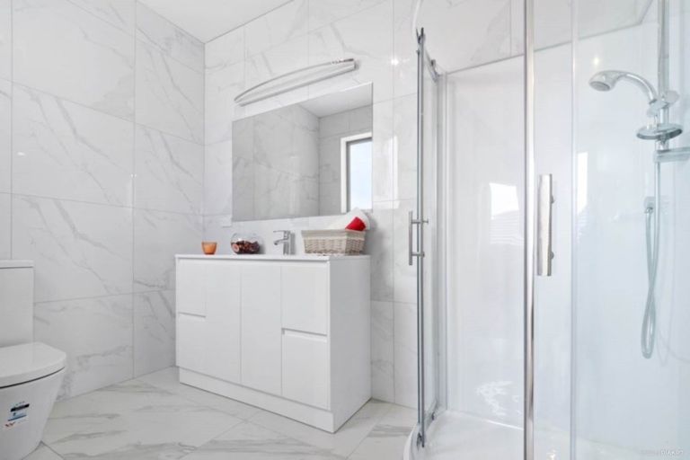 Photo of property in 16 Parton Road, Pukekohe, 2120