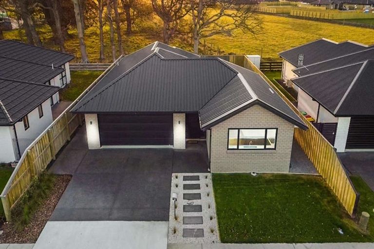 Photo of property in 27 Crossley Avenue, Woodend, 7610