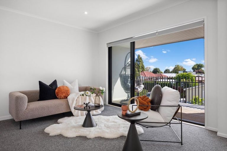 Photo of property in 8/5 Peachgrove Road, Te Atatu Peninsula, Auckland, 0610